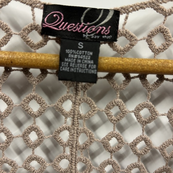 Questions by Say What Tan Crochet Knit Gem Button Down Half Sleeve Top Womens S - Picture 7 of 8